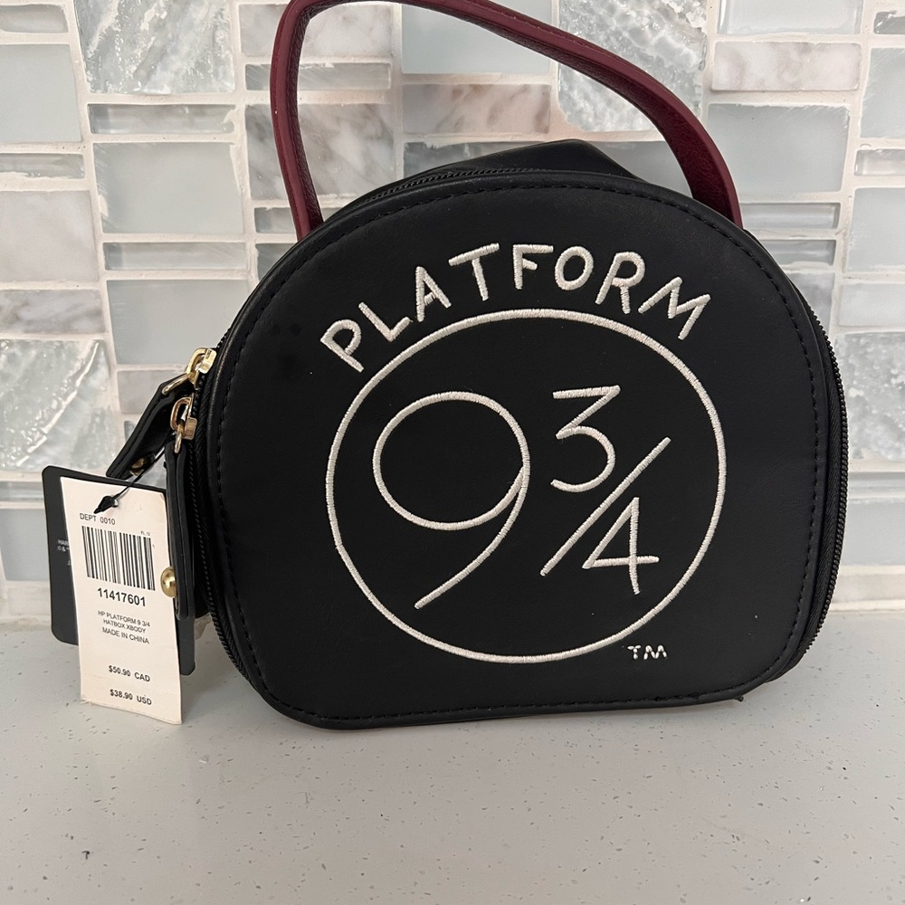 Platform 9 3/4 Black Hand/Crossbody Bag